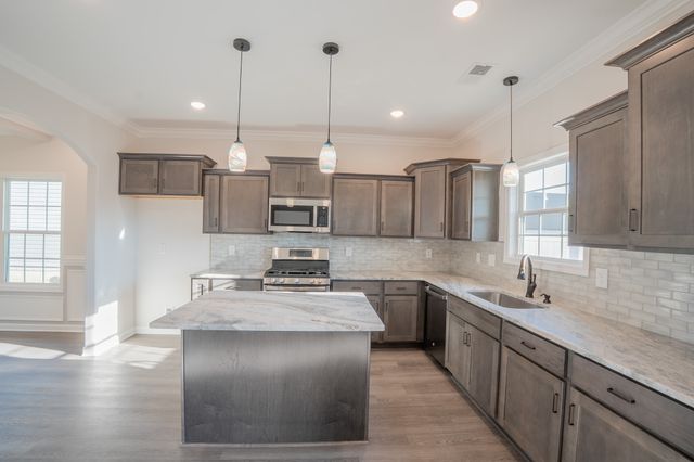 584 Summerfield, Clarksville, TN 37040