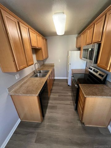 2360 Paseo De Laura 16, Oceanside, CA 92056
