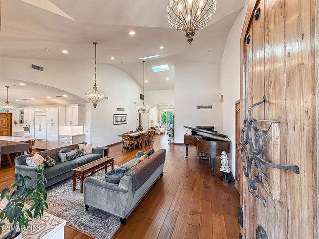 4255 Saddlecrest Lane, Westlake Village, CA 91361