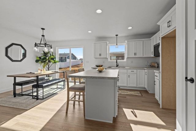 2051 RED FOX LANE, Kaukauna, WI 54130