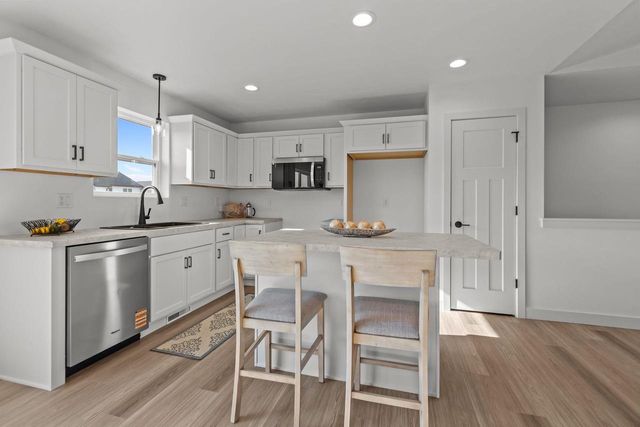 2051 RED FOX LANE, Kaukauna, WI 54130