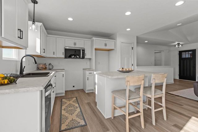 2051 RED FOX LANE, Kaukauna, WI 54130