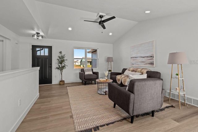 2051 RED FOX LANE, Kaukauna, WI 54130