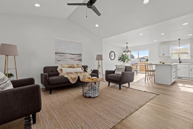 2051 RED FOX LANE, Kaukauna, WI 54130