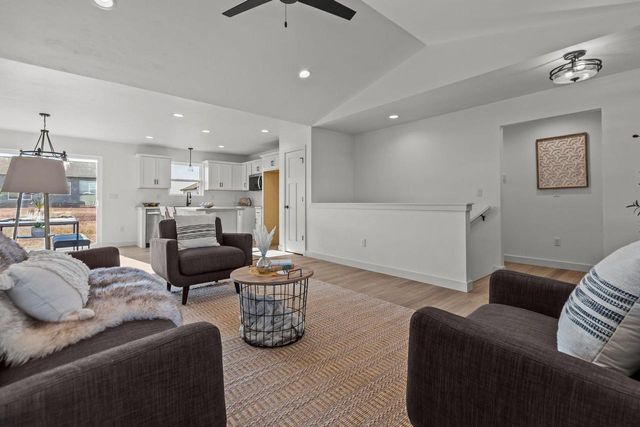 2051 RED FOX LANE, Kaukauna, WI 54130