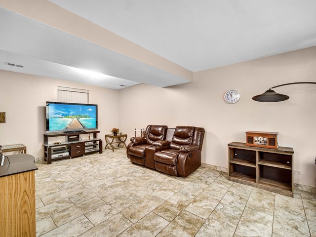 180 S Belmont Avenue, Elgin, IL 60123