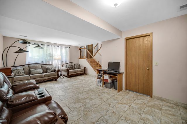180 S Belmont Avenue, Elgin, IL 60123