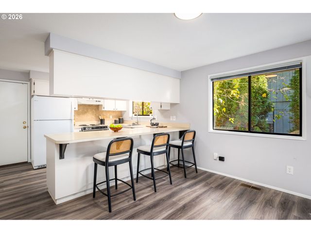 4538 Sw WOOD Pkwy, Portland, OR 97219