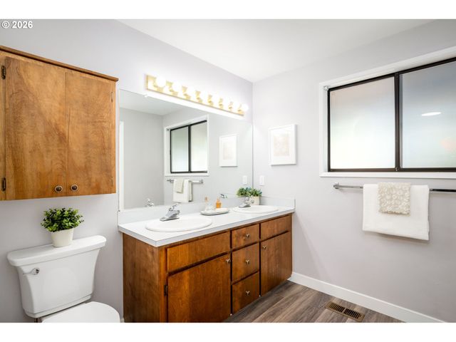 4538 Sw WOOD Pkwy, Portland, OR 97219