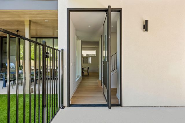 1609 Canterbury ST 1, Austin, TX 78702