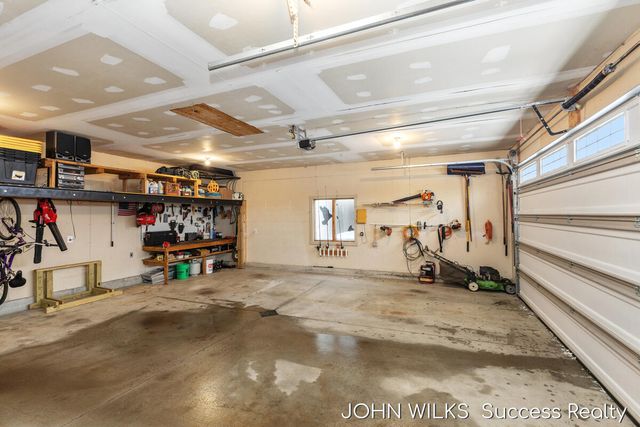 3140 N Bluff Court, Hudsonville, MI 49426