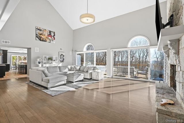 2 Hemlock Rise, Armonk, NY 10504