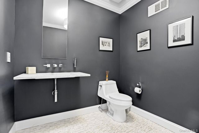 2 Hemlock Rise, Armonk, NY 10504