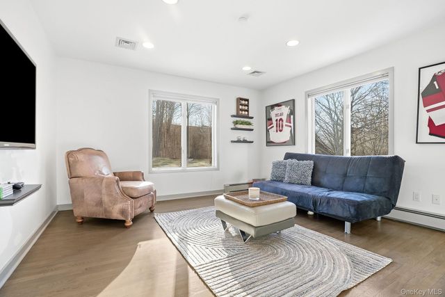 2 Hemlock Rise, Armonk, NY 10504