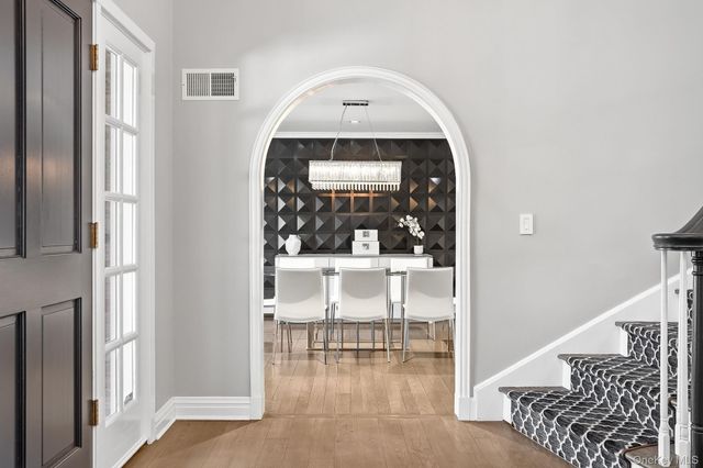 2 Hemlock Rise, Armonk, NY 10504