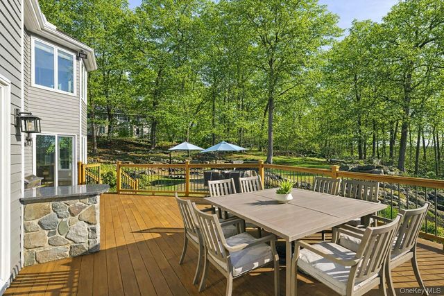 2 Hemlock Rise, Armonk, NY 10504