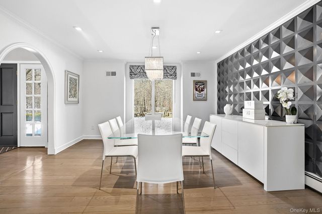 2 Hemlock Rise, Armonk, NY 10504