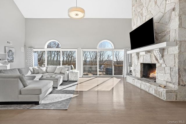 2 Hemlock Rise, Armonk, NY 10504