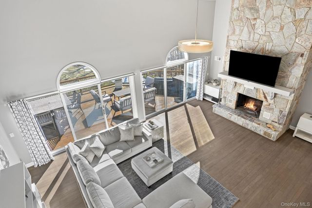 2 Hemlock Rise, Armonk, NY 10504