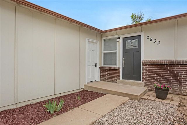 2832 S Mobile Street, Aurora, CO 80013
