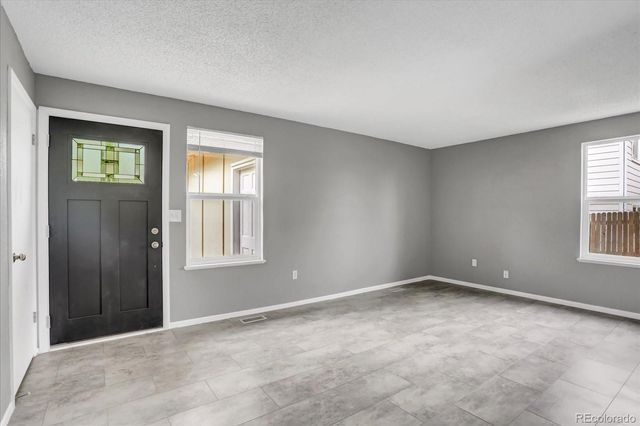 2832 S Mobile Street, Aurora, CO 80013