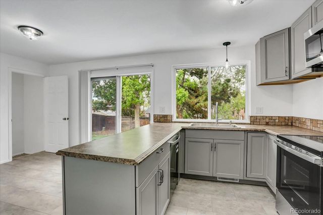 2832 S Mobile Street, Aurora, CO 80013