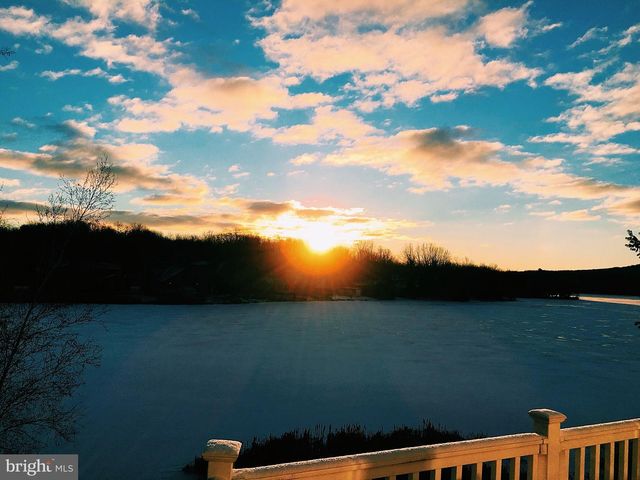 7648 LAKE SHORE DRIVE, Pocono Lake, PA 18347