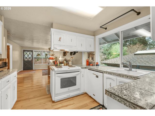 5770 Sw CRANBERRY Ct, Beaverton, OR 97007