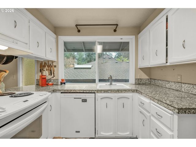 5770 Sw CRANBERRY Ct, Beaverton, OR 97007