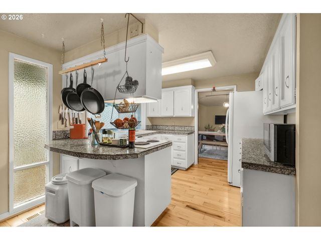 5770 Sw CRANBERRY Ct, Beaverton, OR 97007