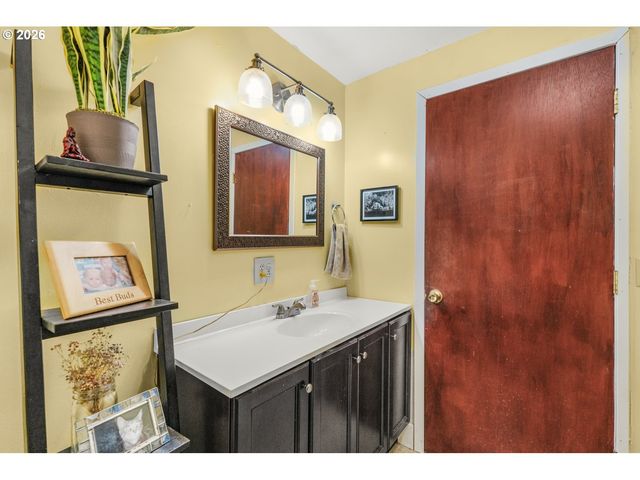 5770 Sw CRANBERRY Ct, Beaverton, OR 97007