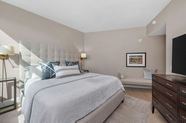 100 Lovejoy Wharf PH 2C, Boston, MA 02114