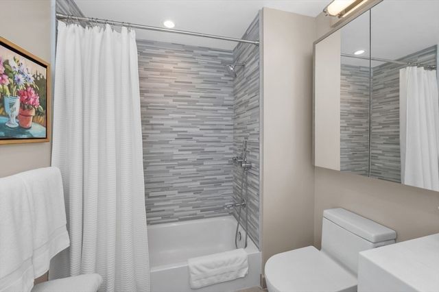 100 Lovejoy Wharf PH 2C, Boston, MA 02114