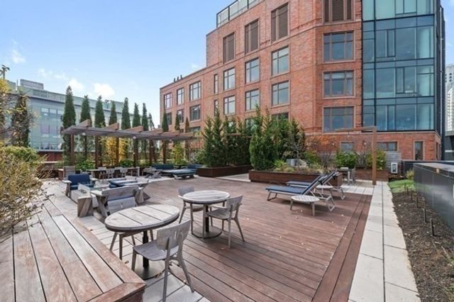 100 Lovejoy Wharf PH 2C, Boston, MA 02114