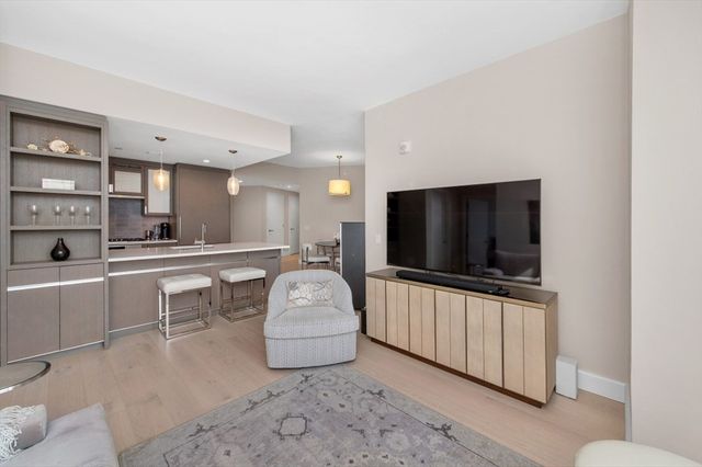 100 Lovejoy Wharf PH 2C, Boston, MA 02114