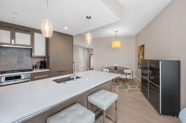 100 Lovejoy Wharf PH 2C, Boston, MA 02114