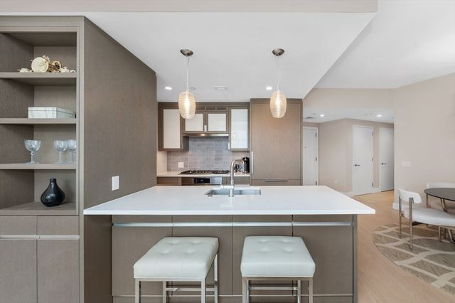 100 Lovejoy Wharf PH 2C, Boston, MA 02114