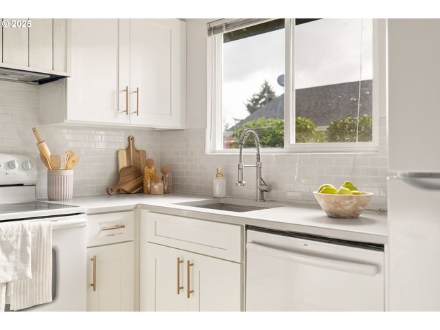 8422 Se 65TH Ave, Portland, OR 97206