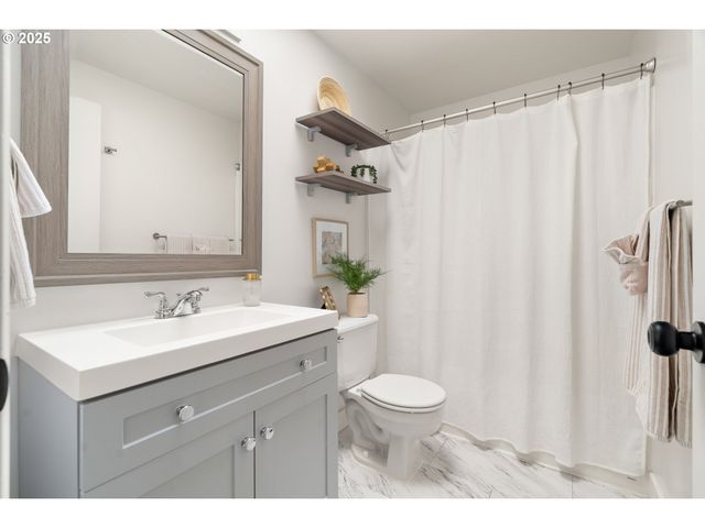 8422 Se 65TH Ave, Portland, OR 97206