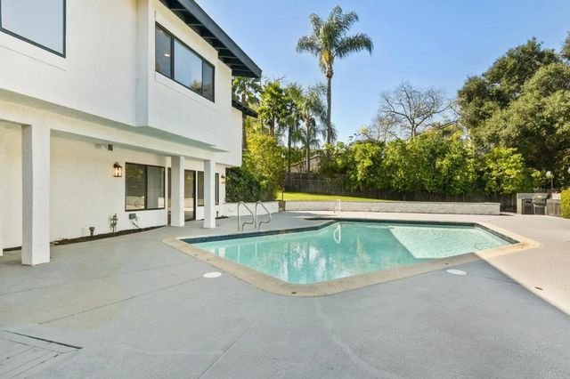 1051 Via Rancho Parkway, Escondido, CA 92029