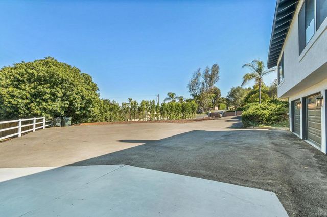 1051 Via Rancho Parkway, Escondido, CA 92029