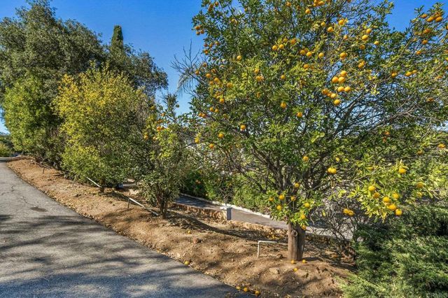 1051 Via Rancho Parkway, Escondido, CA 92029