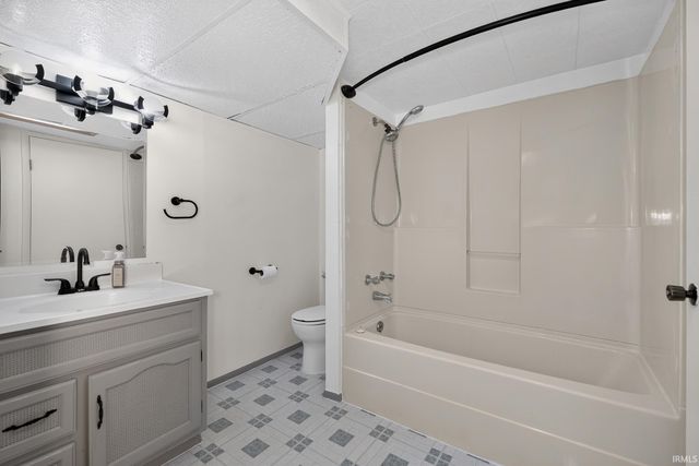 58677 Palace Lane, Elkhart, IN 46516