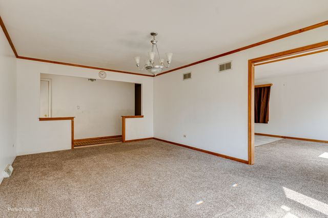 1605 S MAIN Street, Lombard, IL 60148