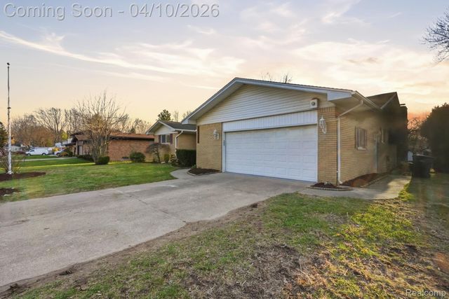 25524 Cortez Street, Harrison Charter Township, MI 48045