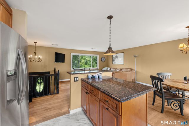 8 Meadow Drive, Oxford, CT 06478