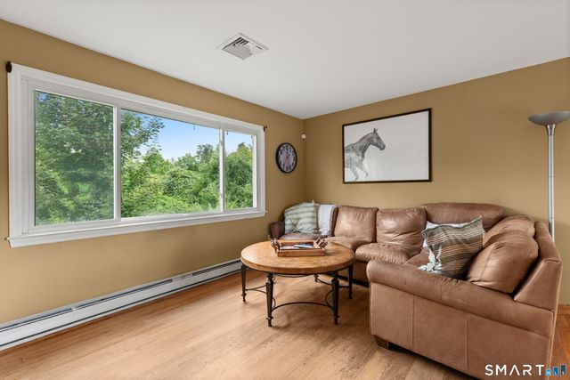 8 Meadow Drive, Oxford, CT 06478