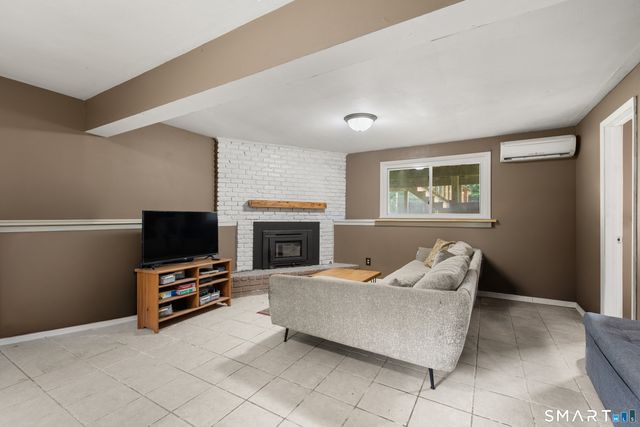 8 Meadow Drive, Oxford, CT 06478