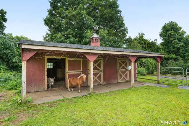 8 Meadow Drive, Oxford, CT 06478