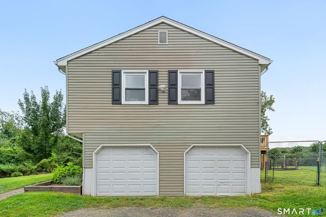 8 Meadow Drive, Oxford, CT 06478